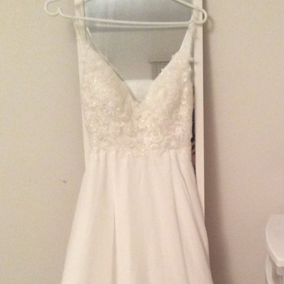 Beautiful white dress for a lovely evening out - Picture 1 of 2